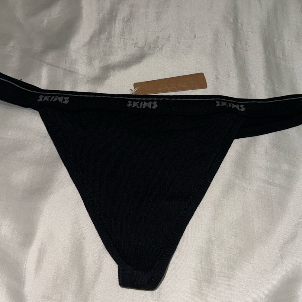NWT SKIM SEAMLESS RIB INTIMATES THONG IN ONYX !!